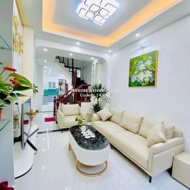 Bán nhà nguyễn khoái. dt: 26m2, 5 tầng, giá 2.4 tỷ