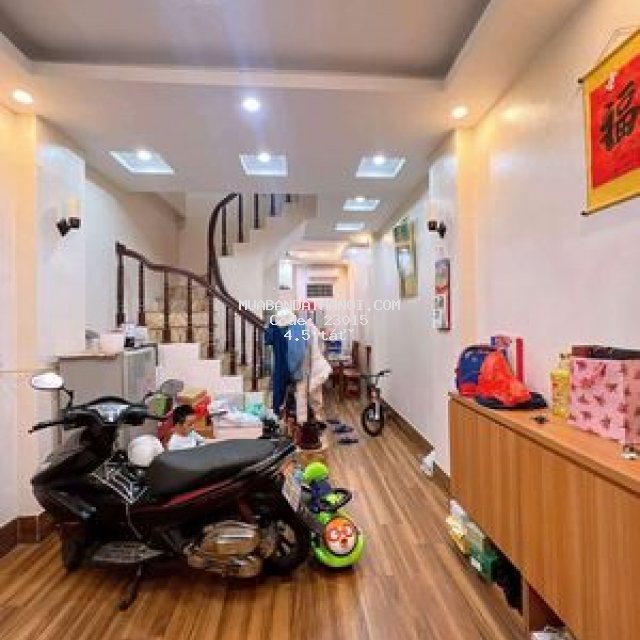 Nhà đẹp dân xây - 2 thoáng  - phố khương_trung tx - full nội thất