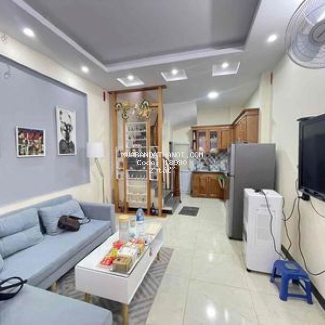 Nhà ngọc thuỵ 32m2-4t. full đồ. hv hậu cần. ở luôn